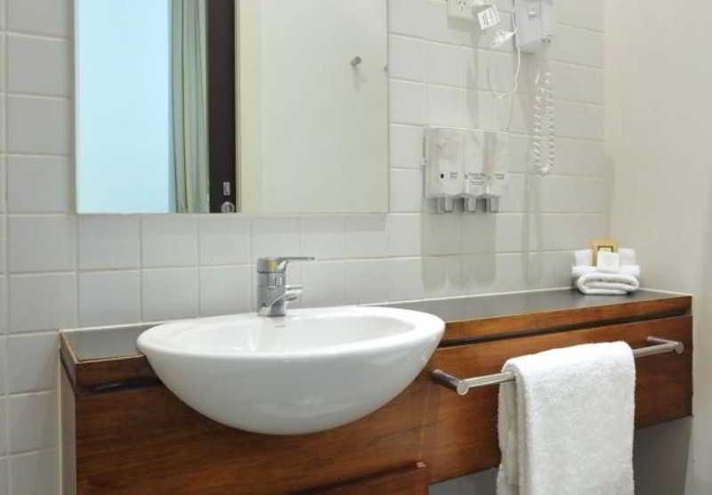 Metro On Bank Place 4*