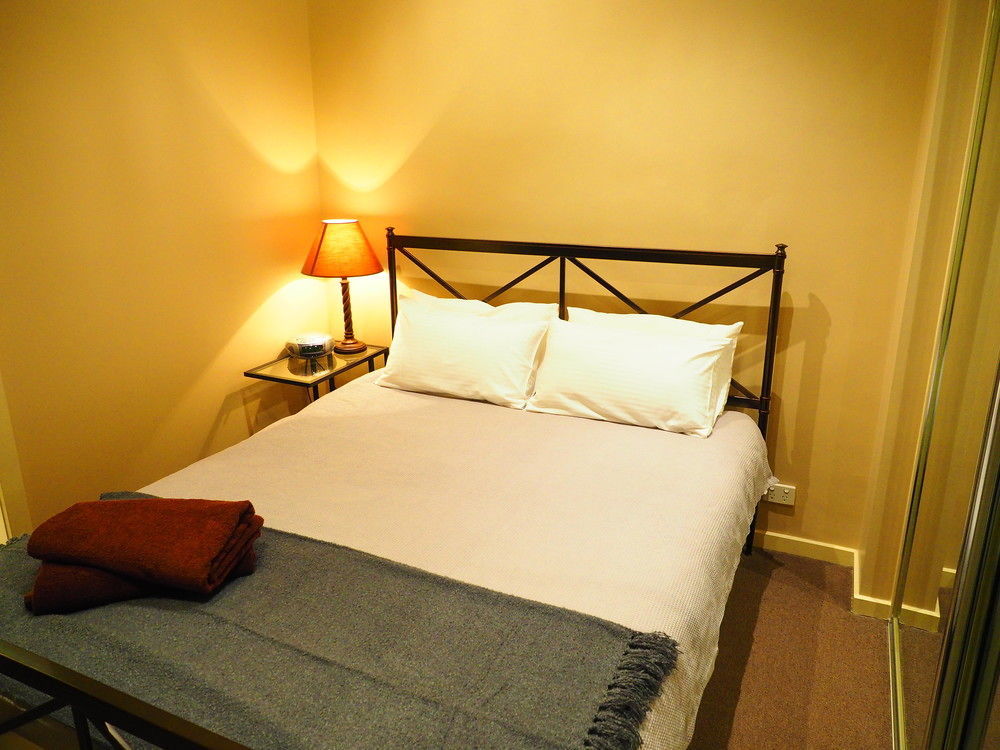 Flinders Lane Aparthotel 4*
