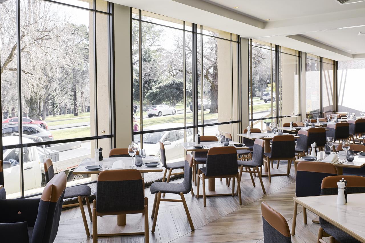 Pullman On The Park Hotel