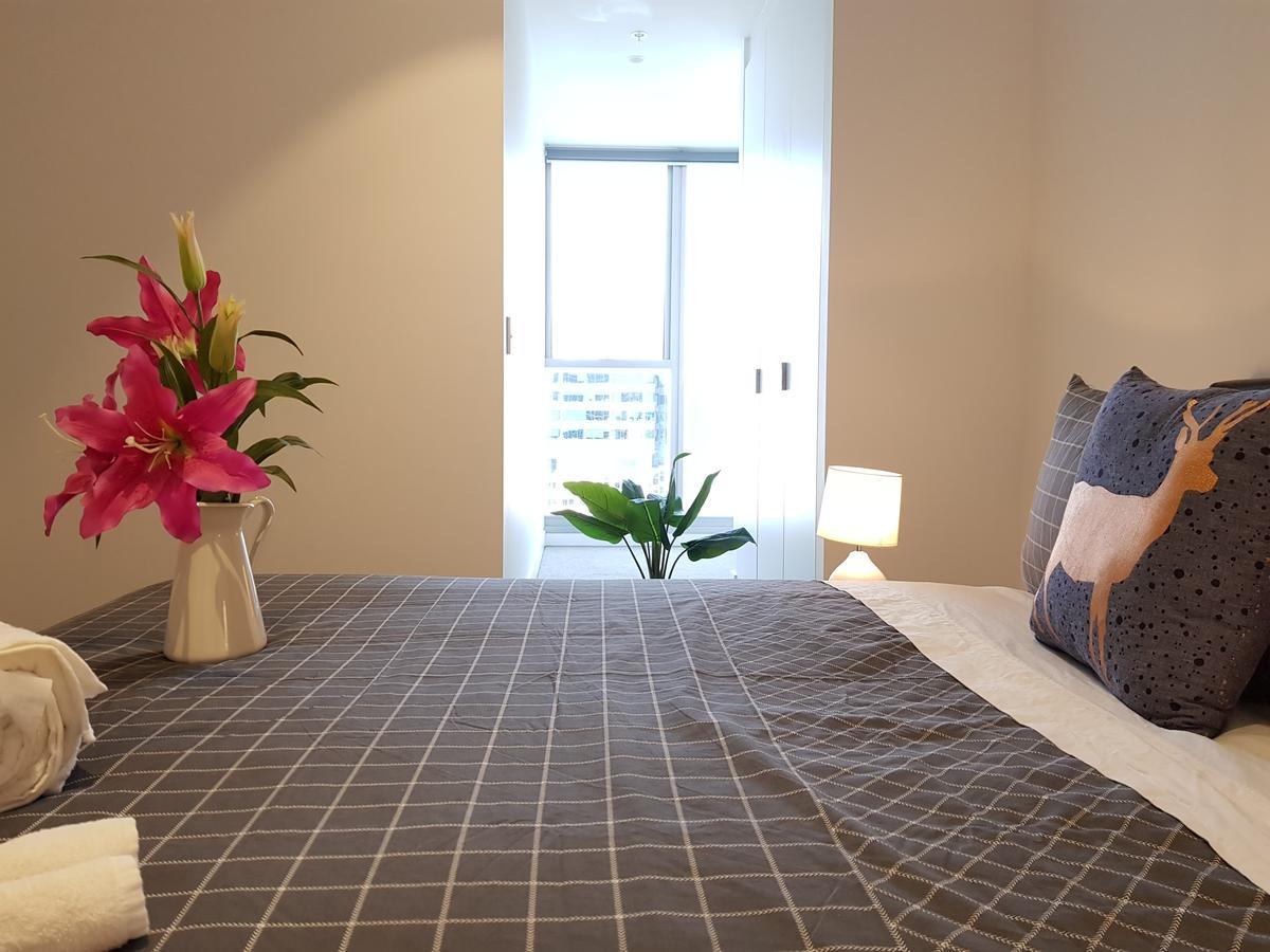 On The Fifth Apartment *