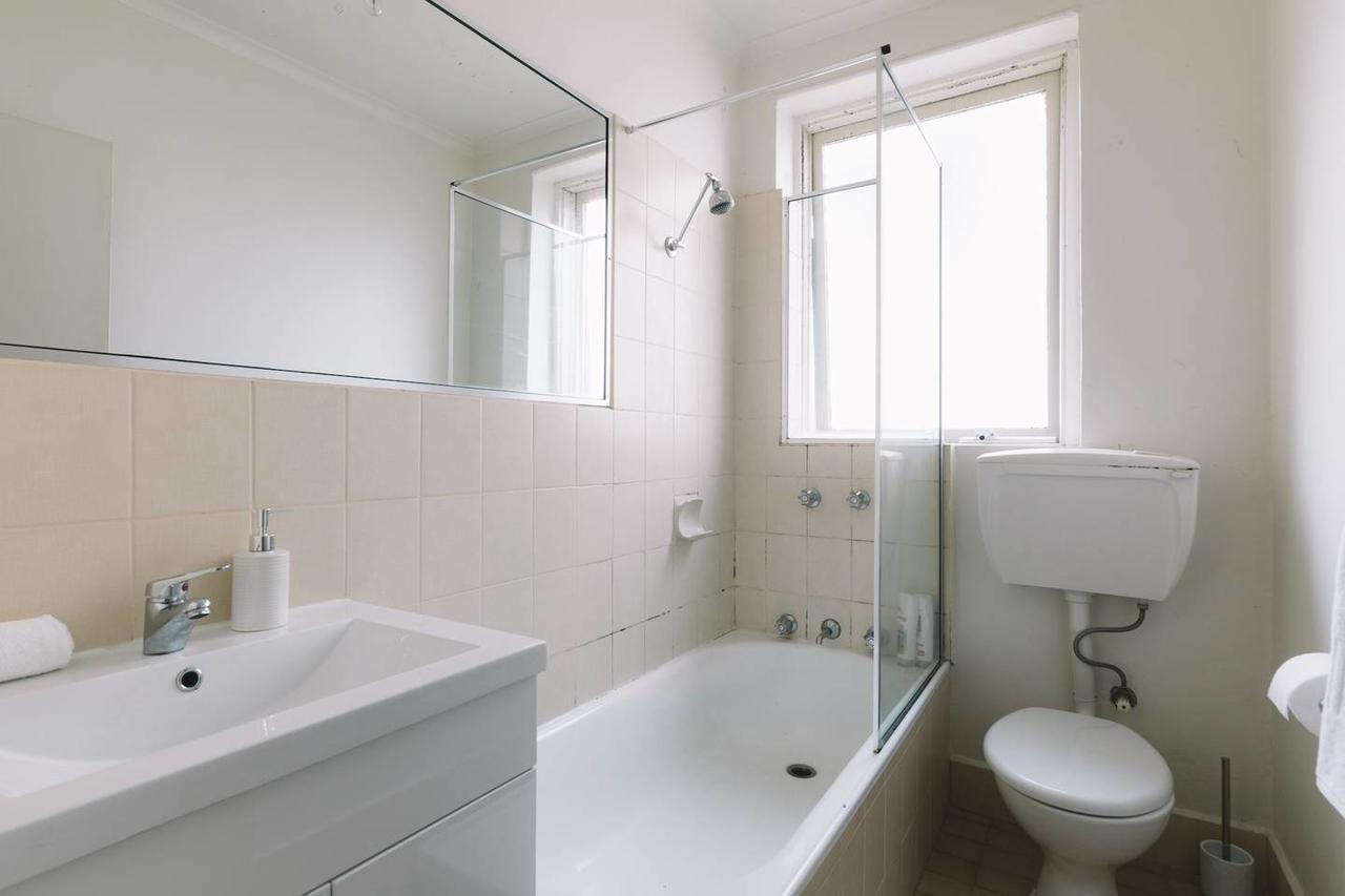 Chic Designer For Four With Parking Apartment Melbourne