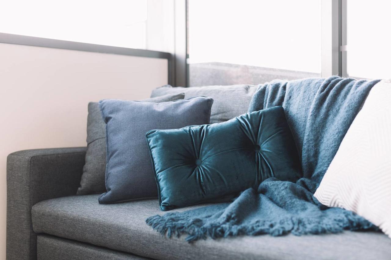 Minutes From Cbd Designer Apartment *