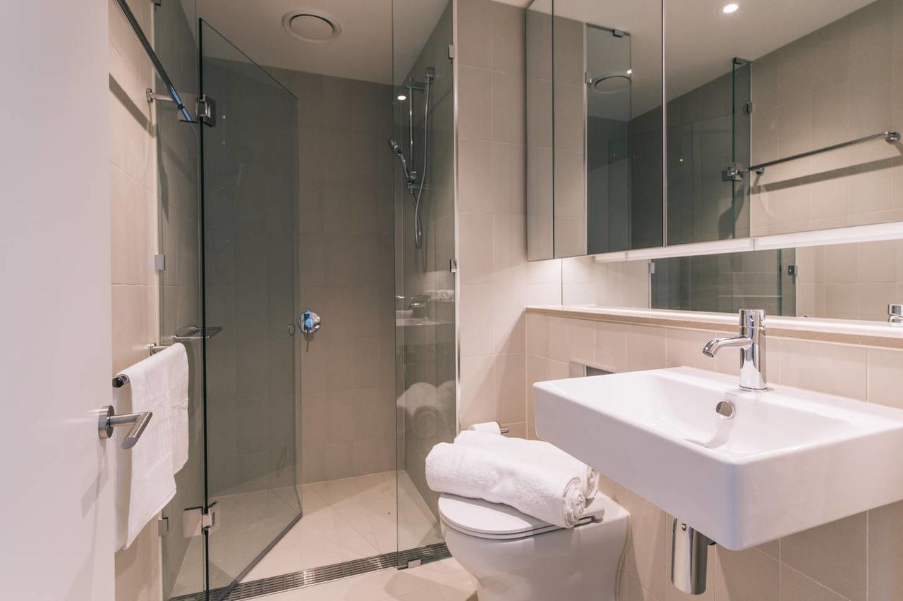 Minutes From Cbd Designer Apartment
