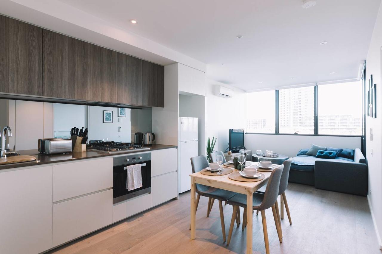 Minutes From Cbd Designer Apartment