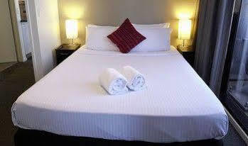 Riverside Aparthotel 4*