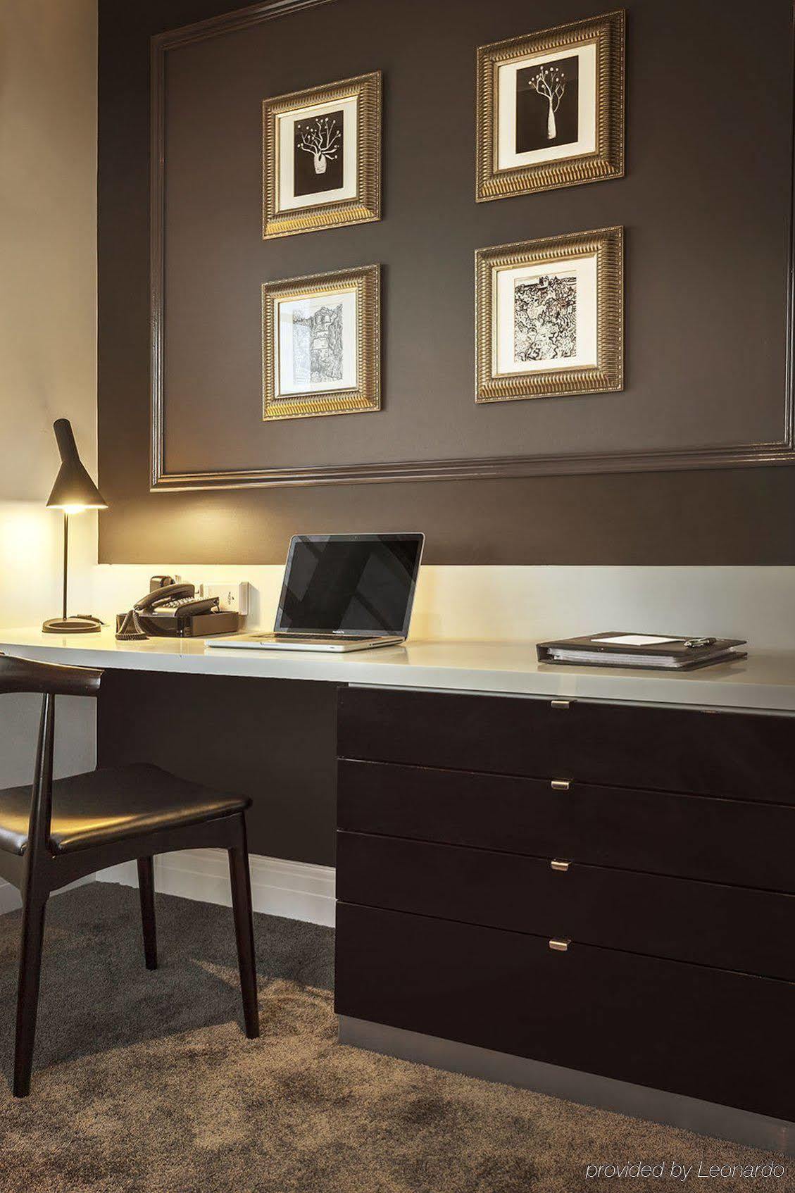 Aparthotel Quest East
