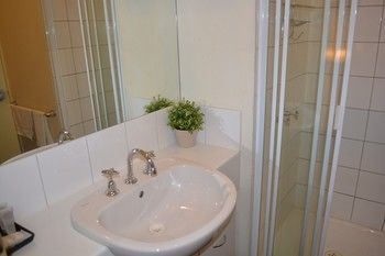 Aparthotel Flinders Lane 4*