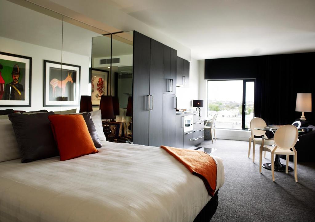 Hotel The Cullen - Art Series