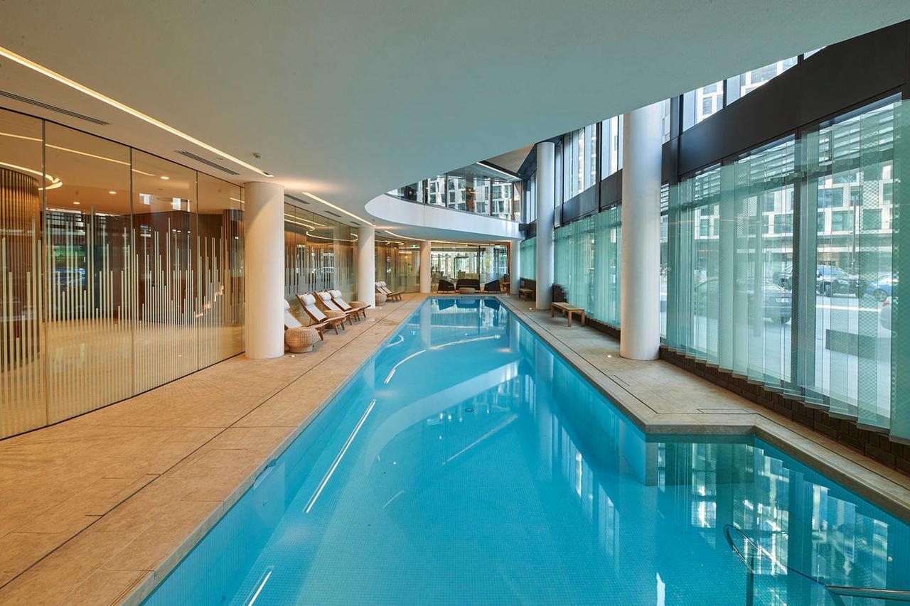 2 Bed 2 Bathroom Brand New Unit With Gym And Pool Melbourne