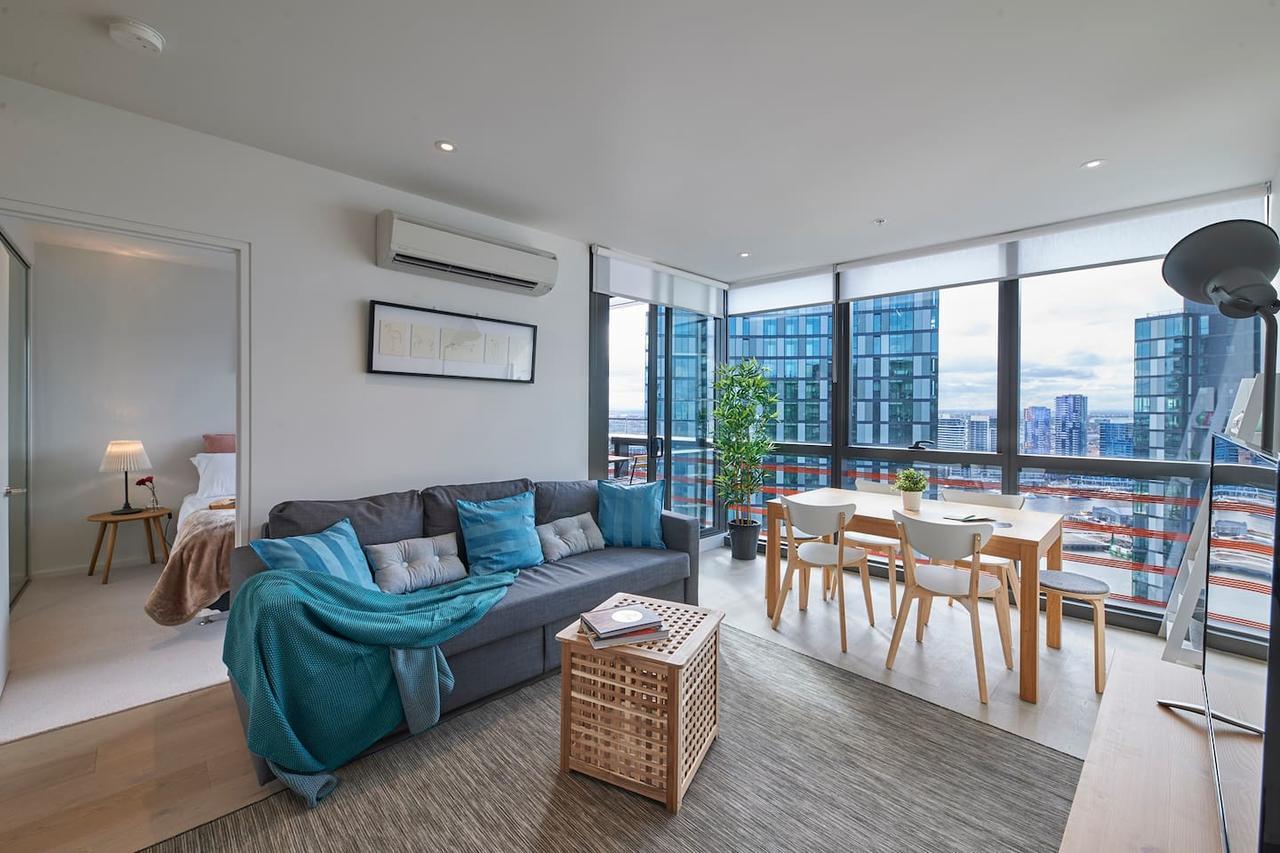 2 Bed 2 Bathroom Brand New Unit With Gym And Pool Melbourne