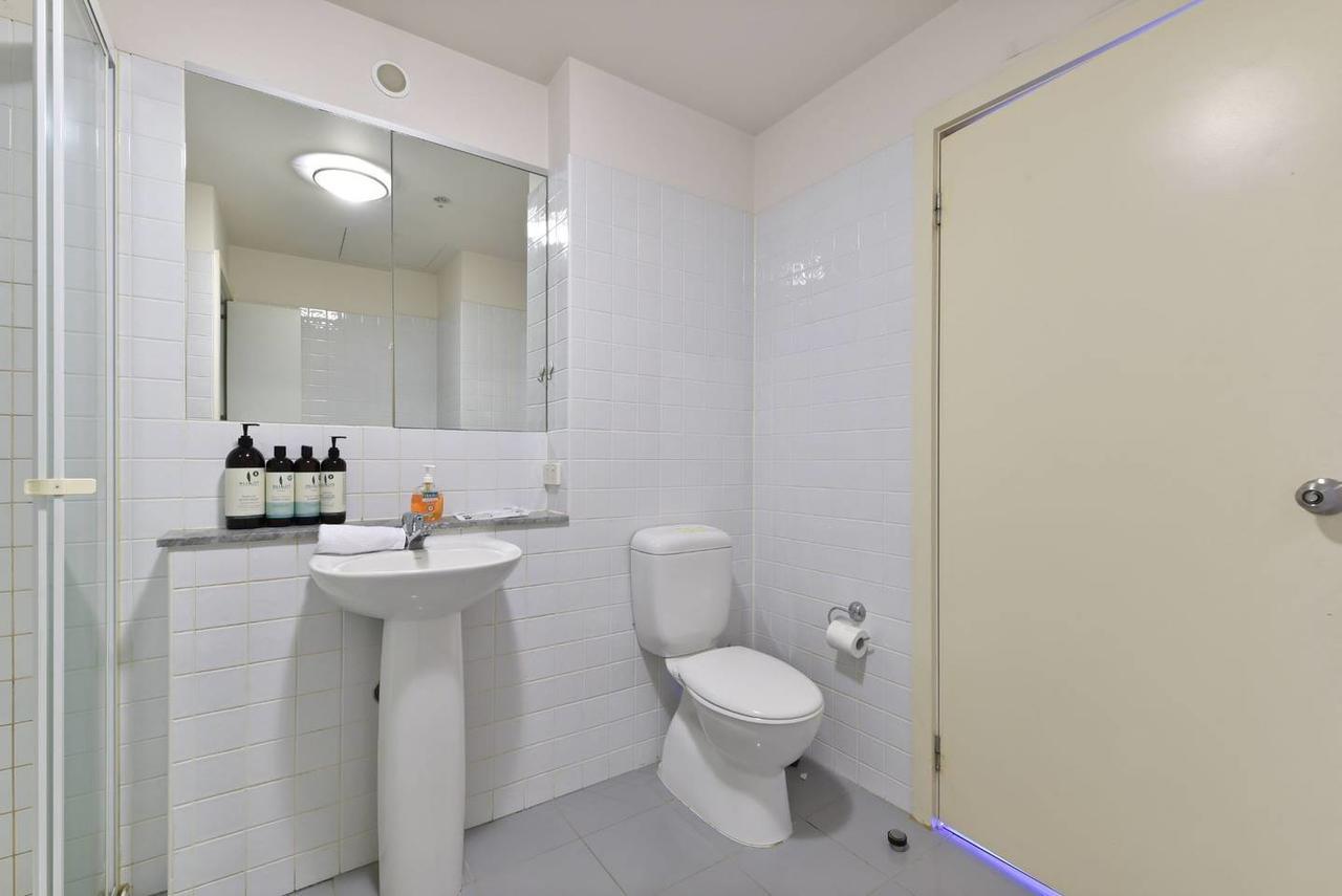 Apartment 3 Bedrooms Above Emporium Shopping Centre