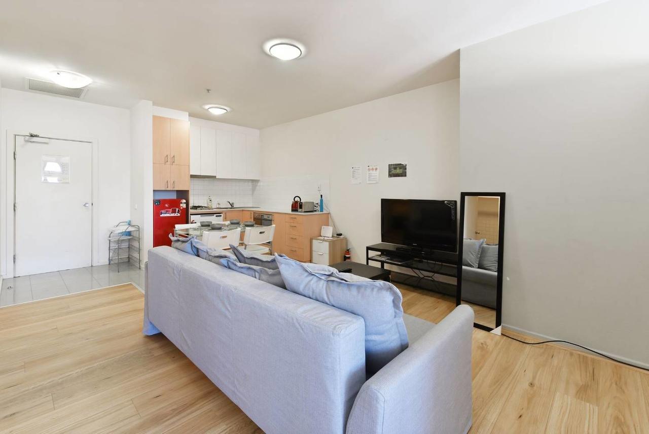 3 Bedrooms Above Emporium Shopping Centre Apartment Melbourne