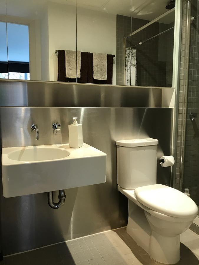 Radiance - Chic Fitzroy Street Apartment Melbourne