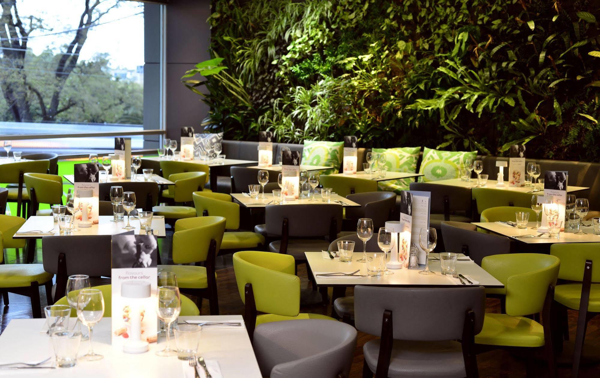 Hotel Mercure Treasury Gardens 4*