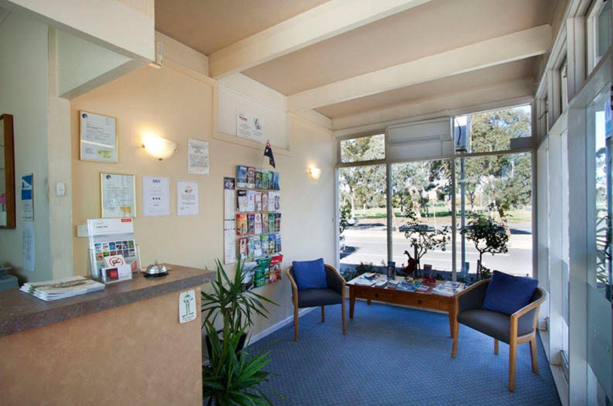 Parkville Motel