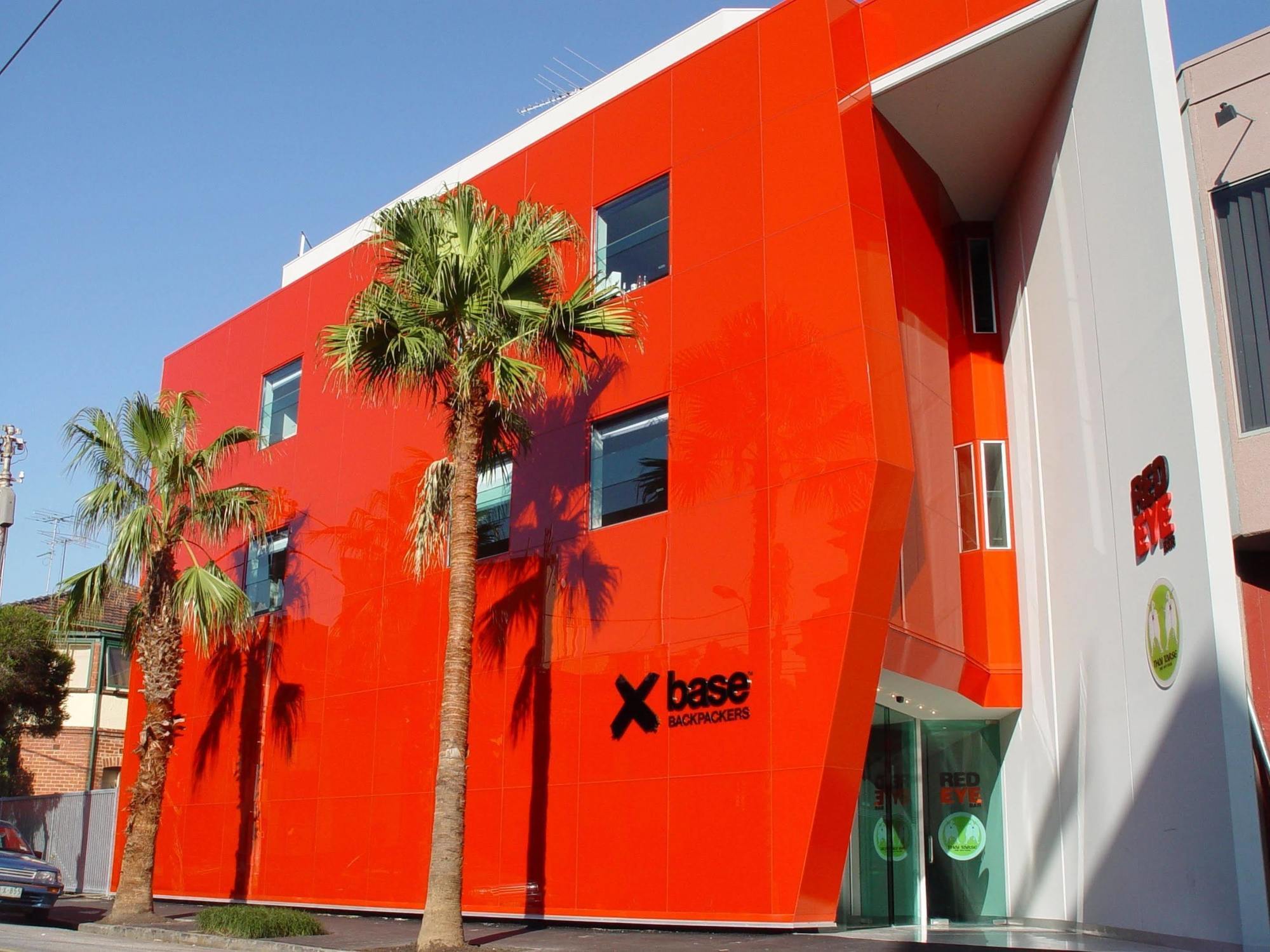Nomads St Kilda Hostel *