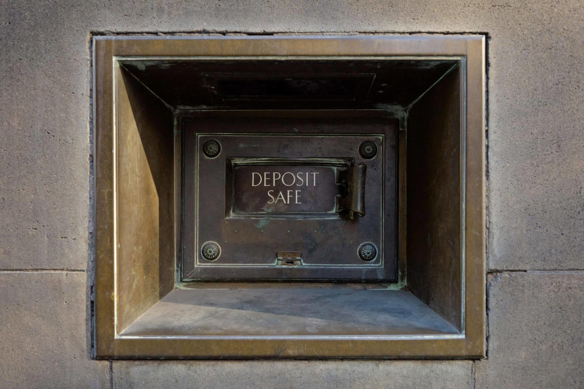 Treasury On Collins Hotel 4*