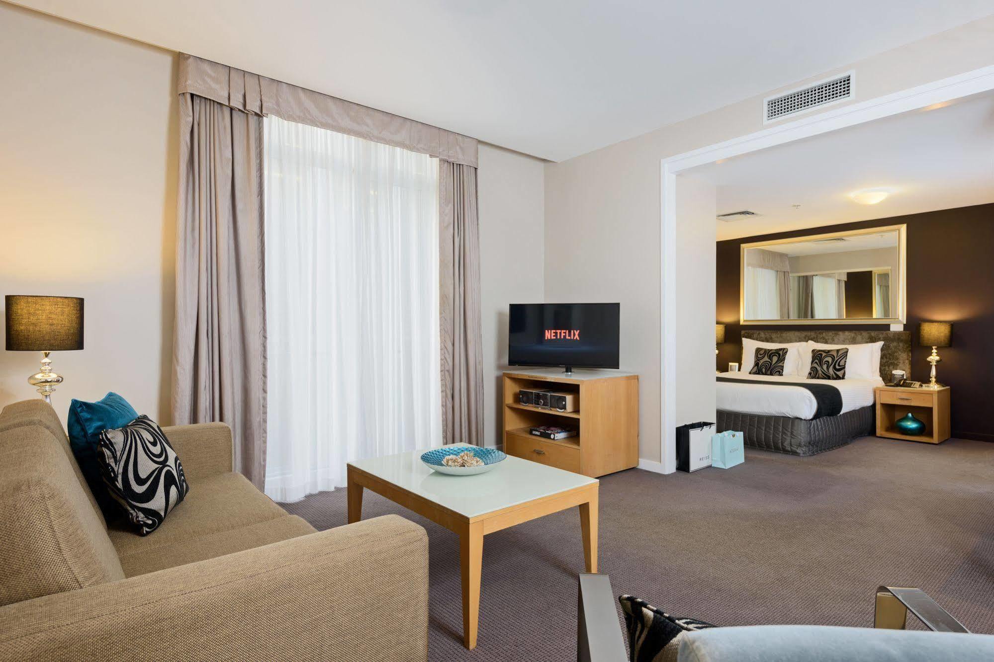 Hotel Treasury On Collins 4*