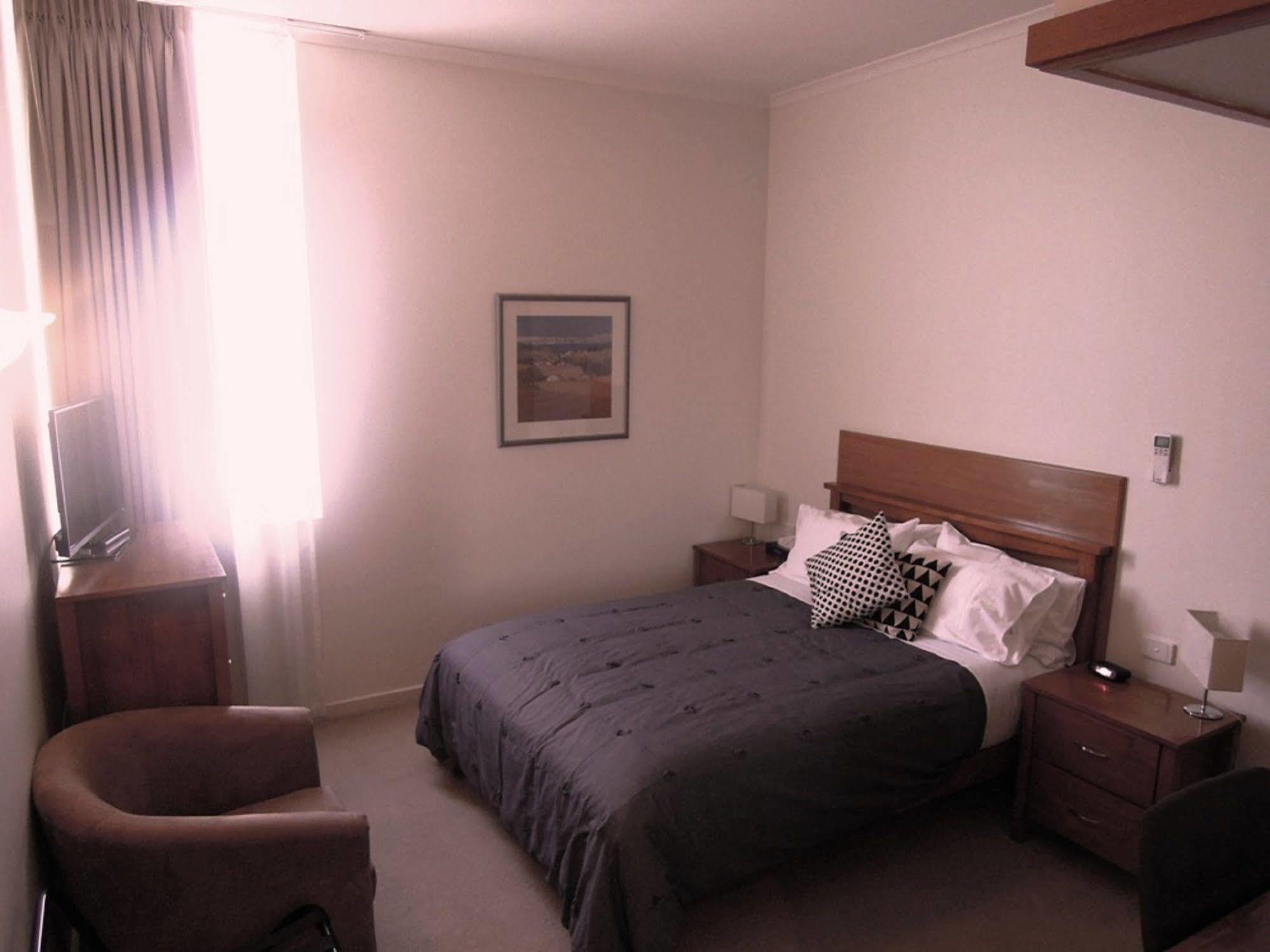 Plough Hotel Melbourne
