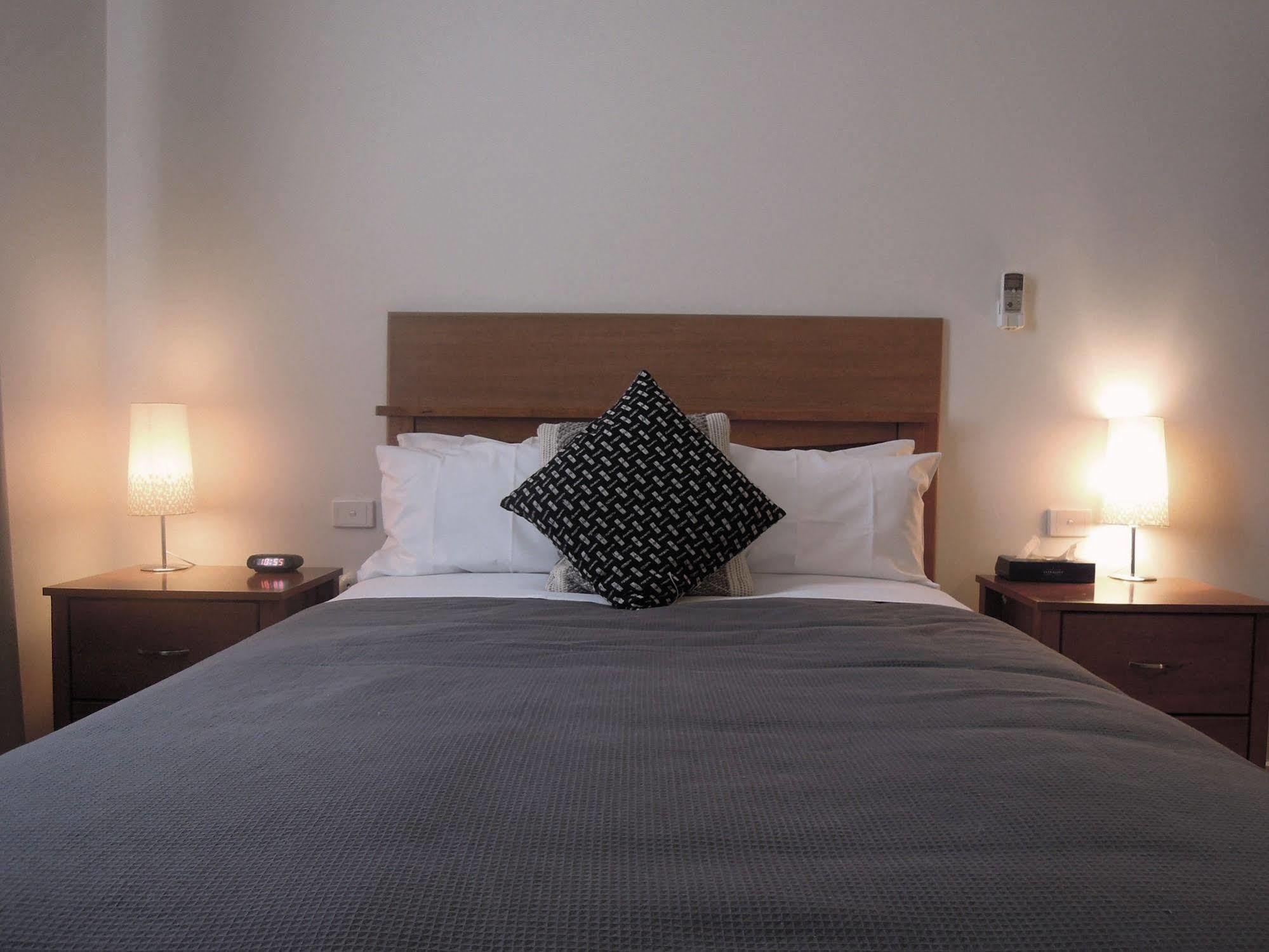 Hotel Plough Melbourne