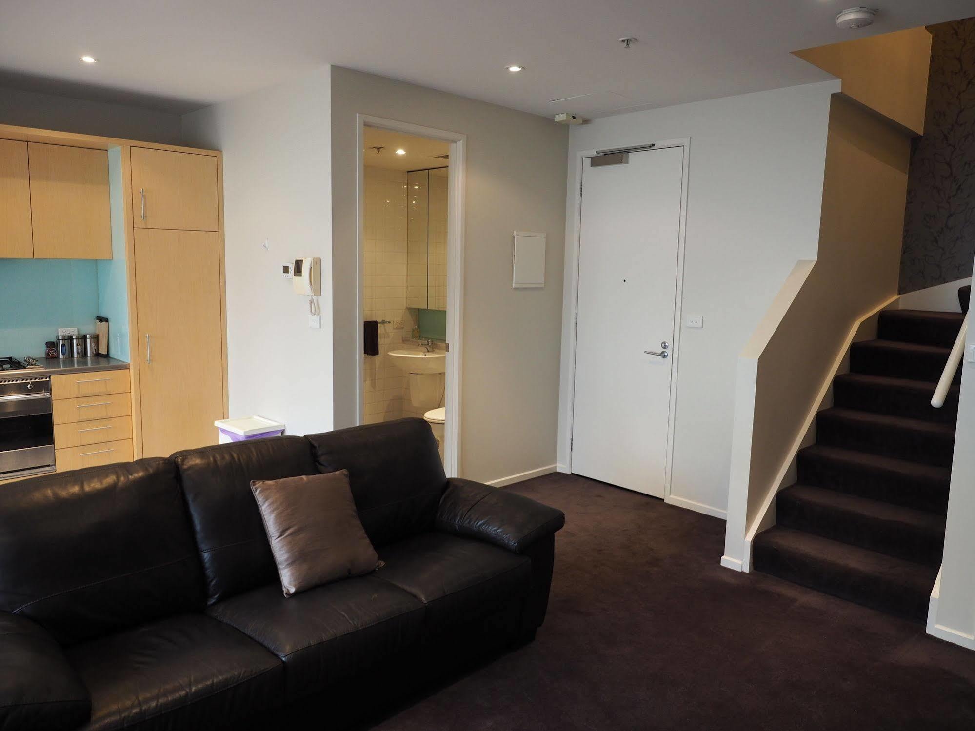 Flinders Lane Aparthotel 4*