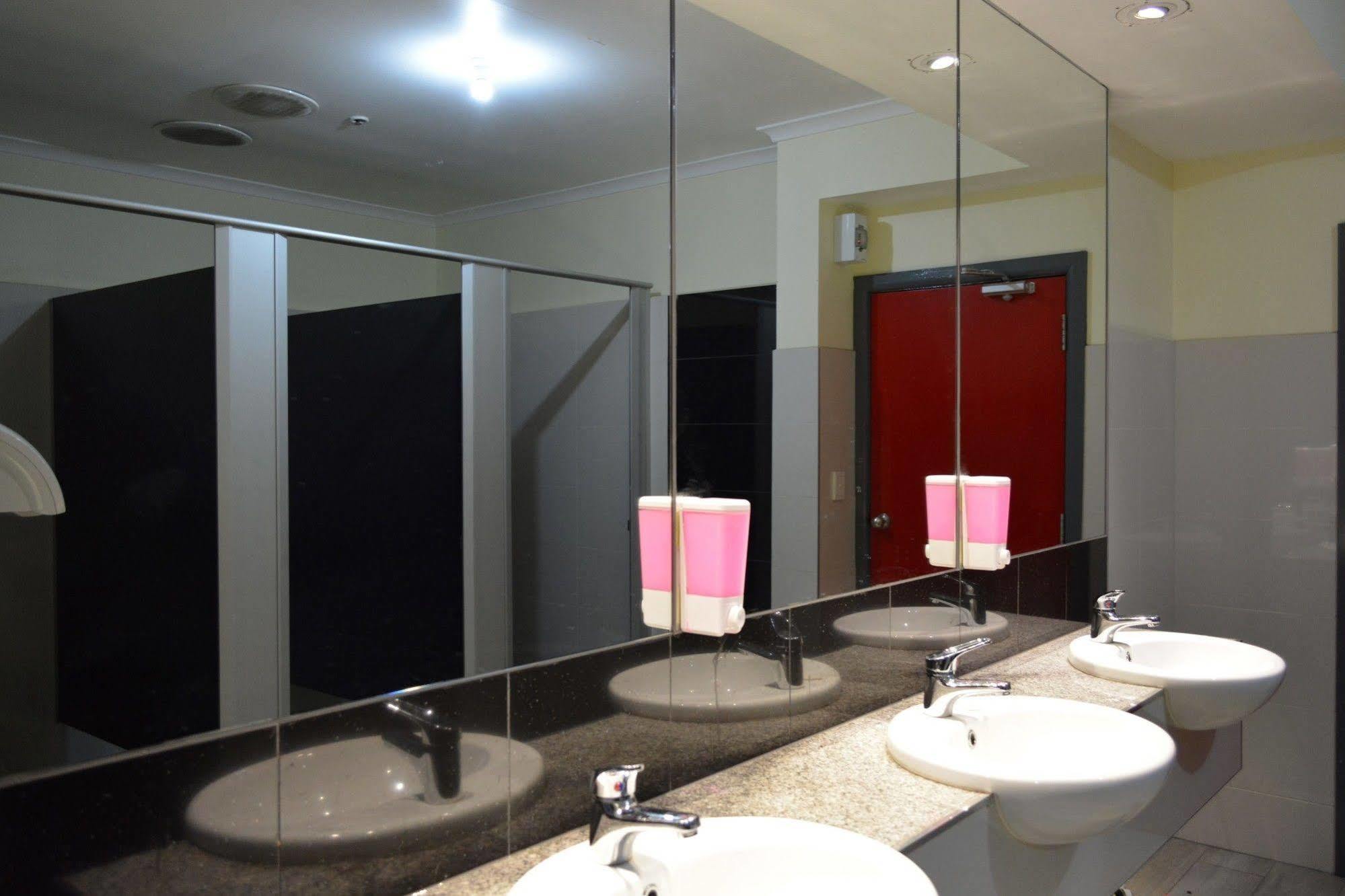 Elizabeth Hostel Melbourne