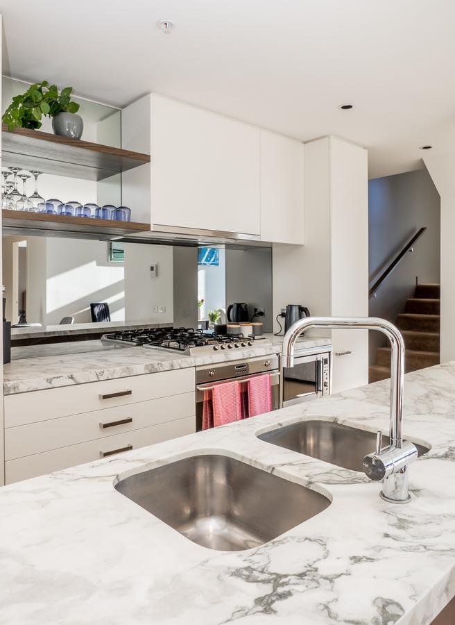 Sanctuary - Freshwater Place Apartment
