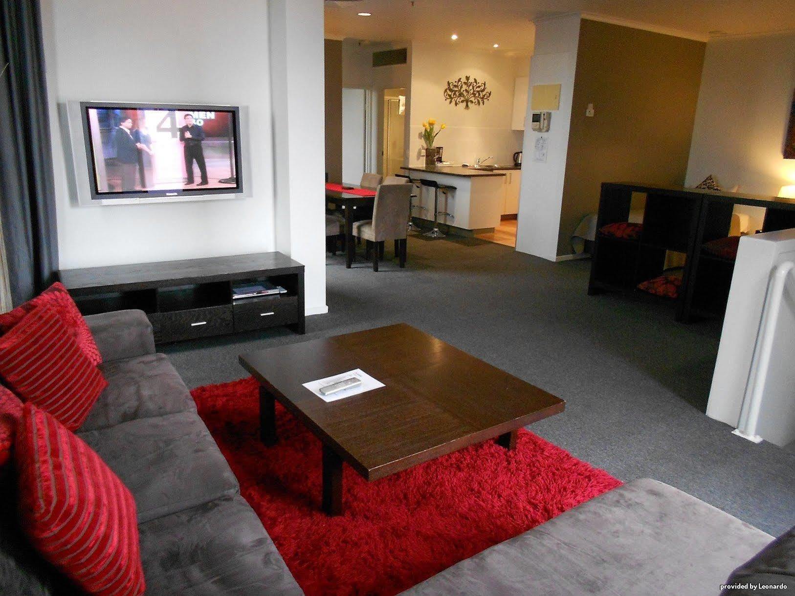 Riverside Aparthotel 4*