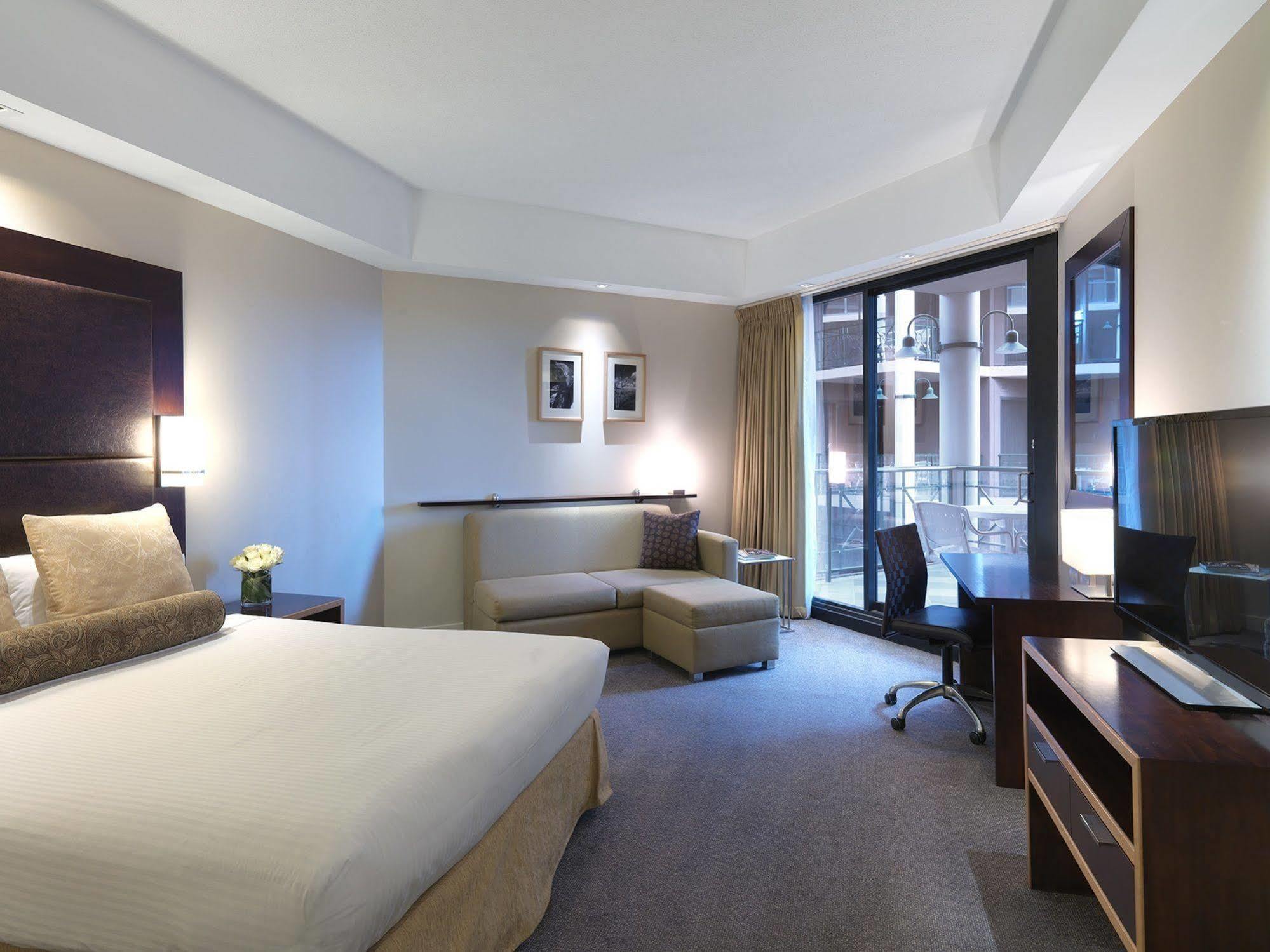 Amora Riverwalk 4*