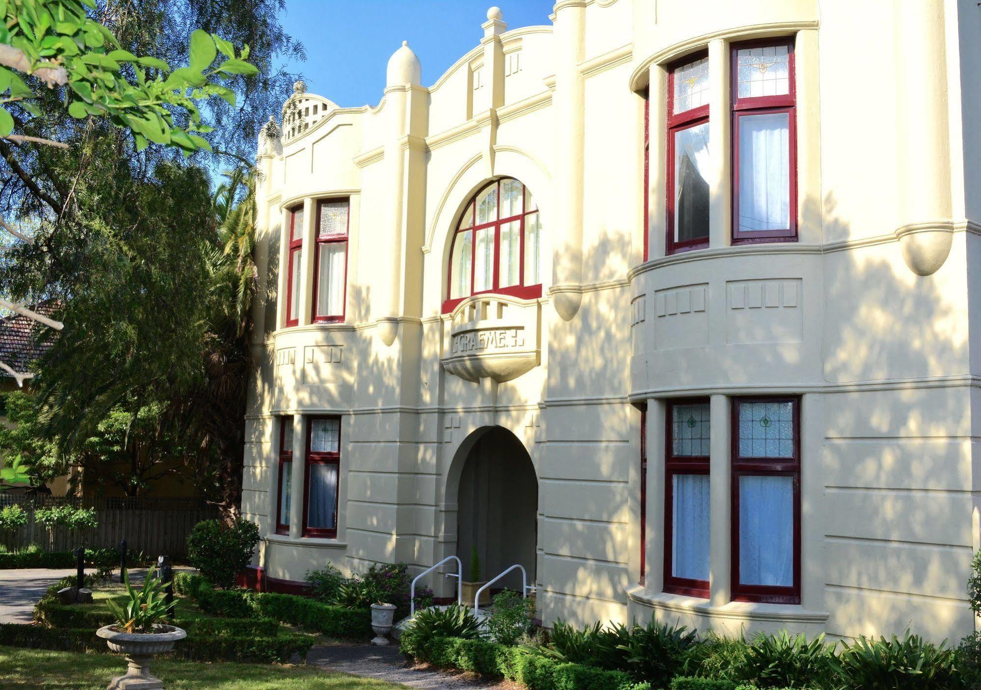 Toorak Manor Hotel Melbourne