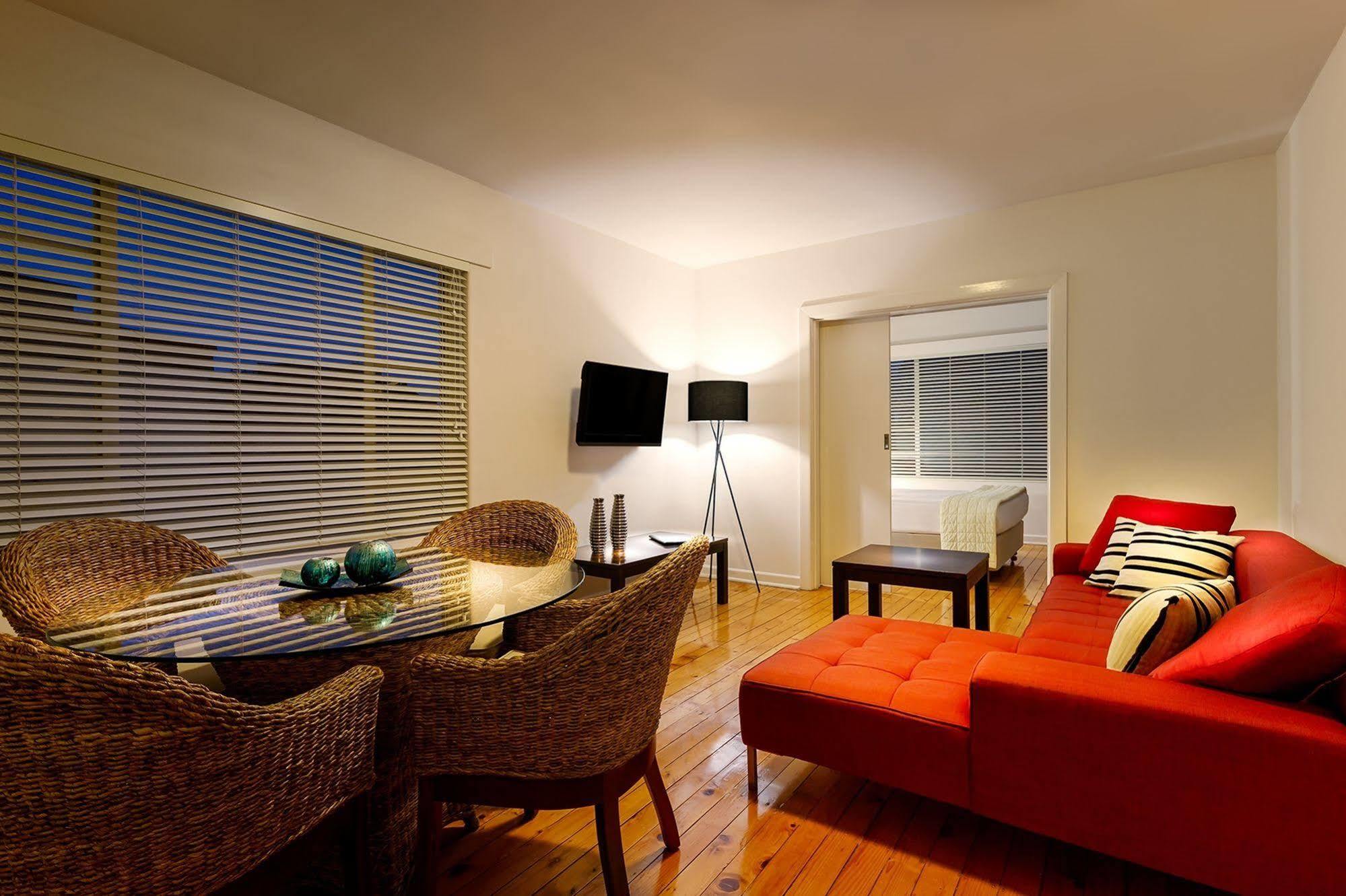 Crest On Barkly Serviced 3*