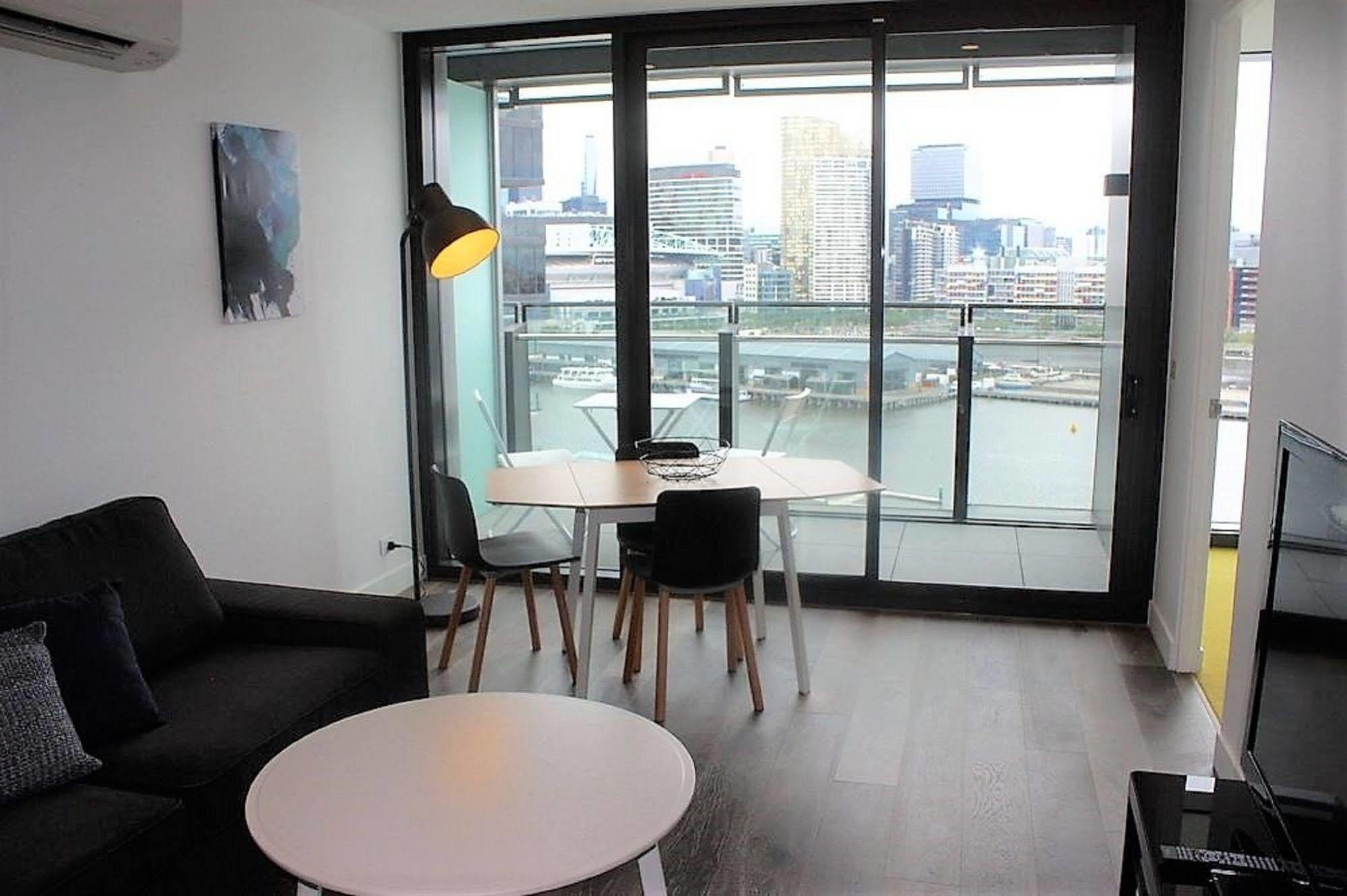 Apartment Domain - New Quay Docklands *