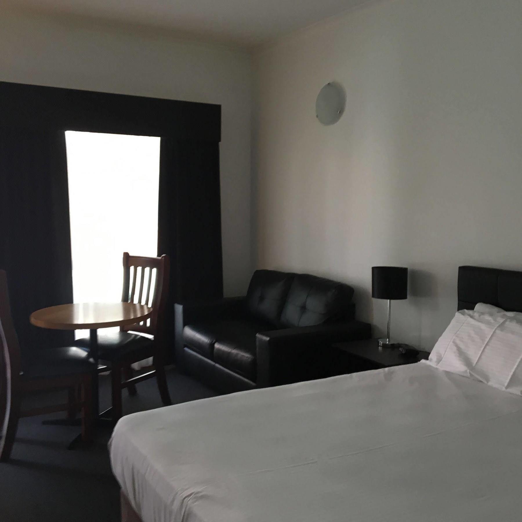 Footscray Motor And Serviced 3*