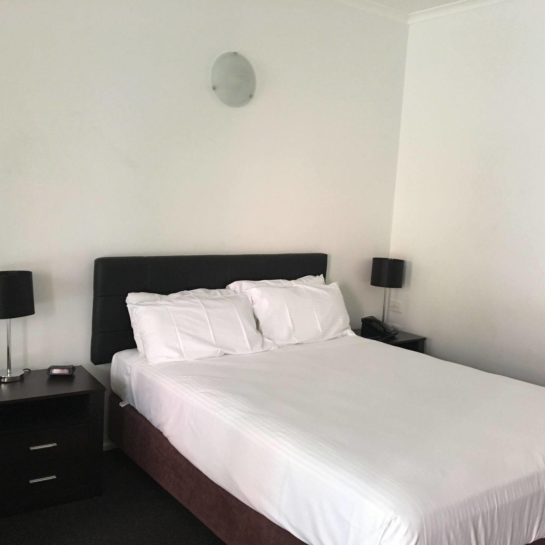 Footscray Motor And Serviced 3*