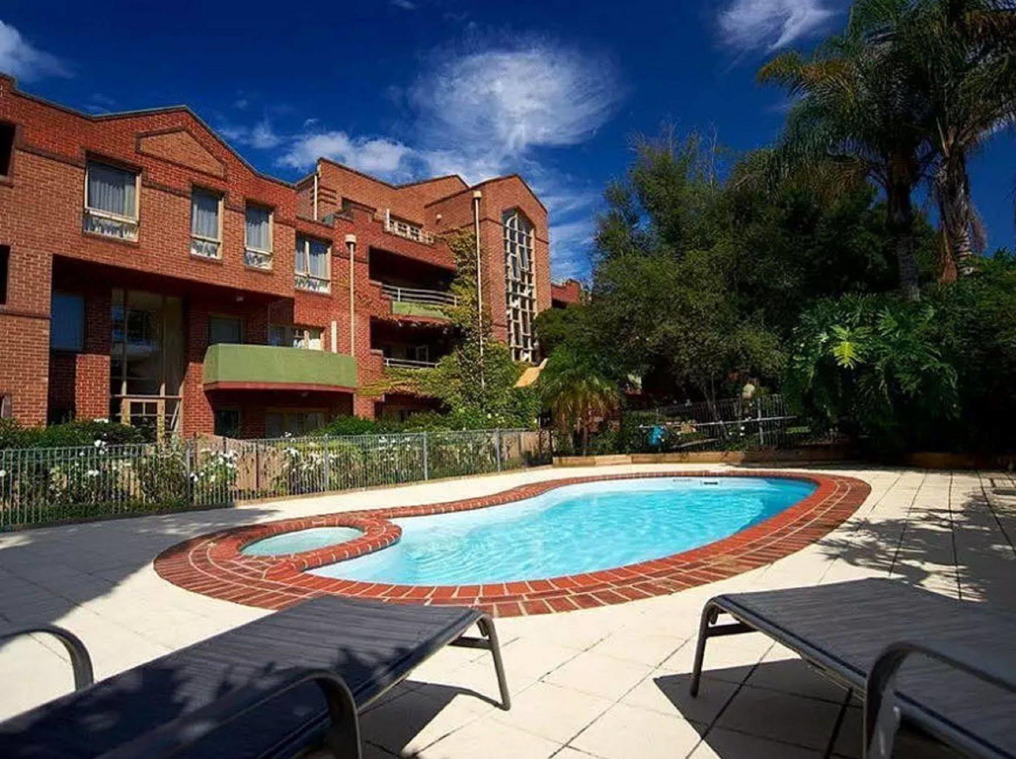 Comfort Royal Gardens Hotel 4*
