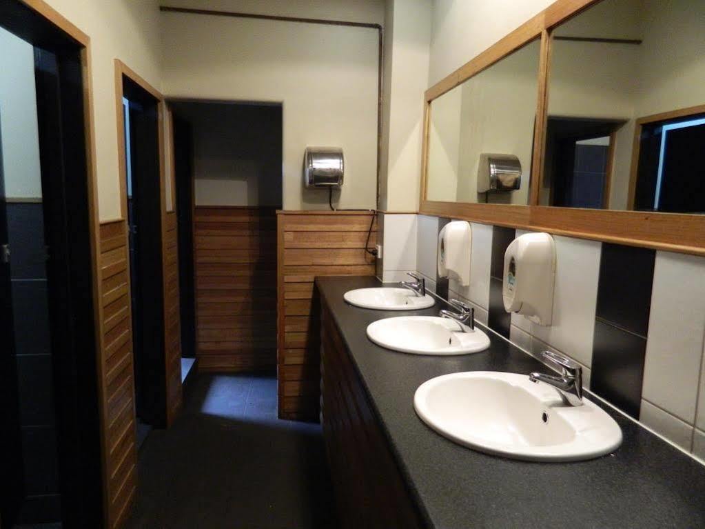 Hostel Nations Backpackers - *