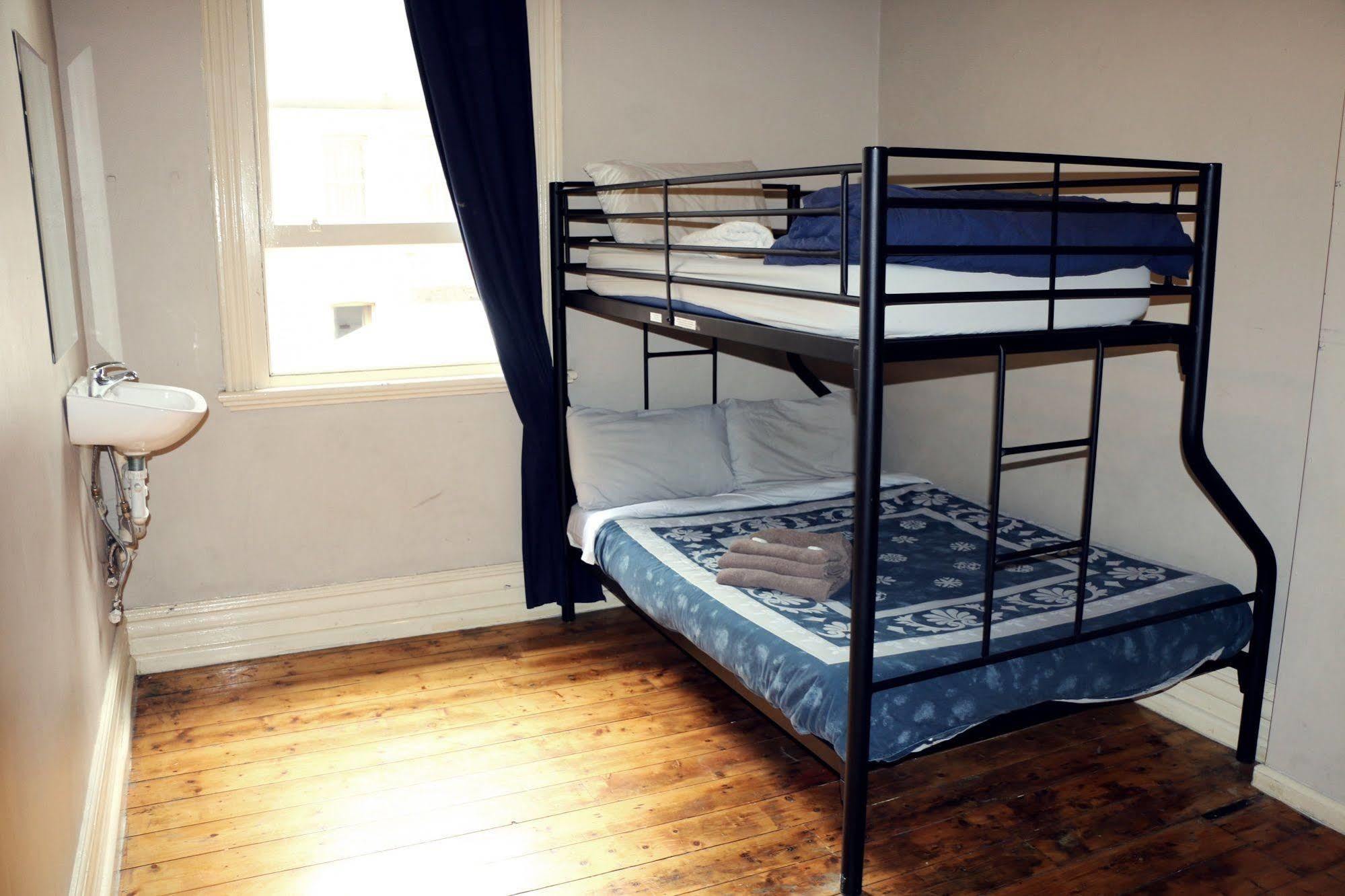 Nations Backpackers - Hostel *