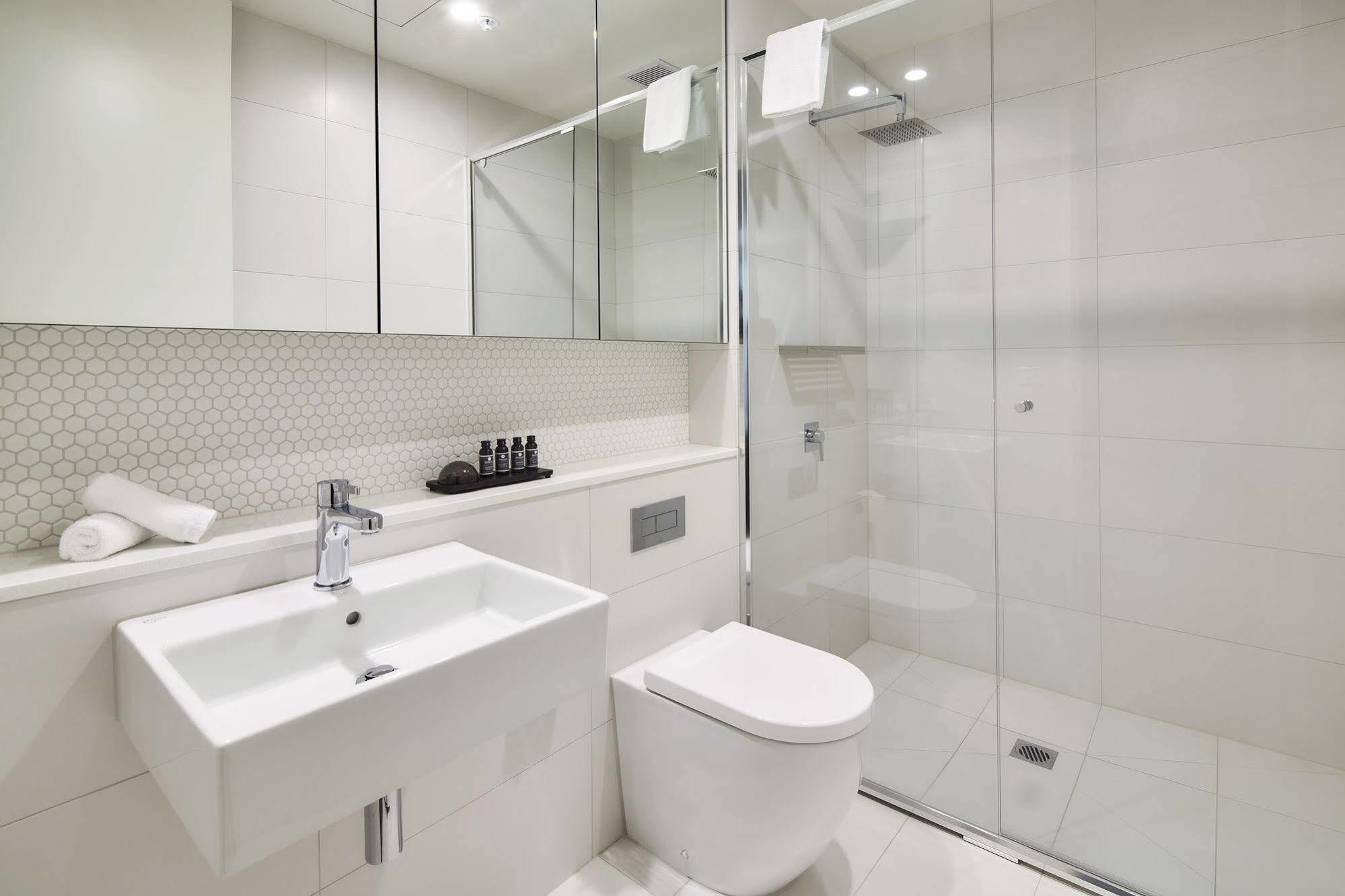 381 Cremorne 5*