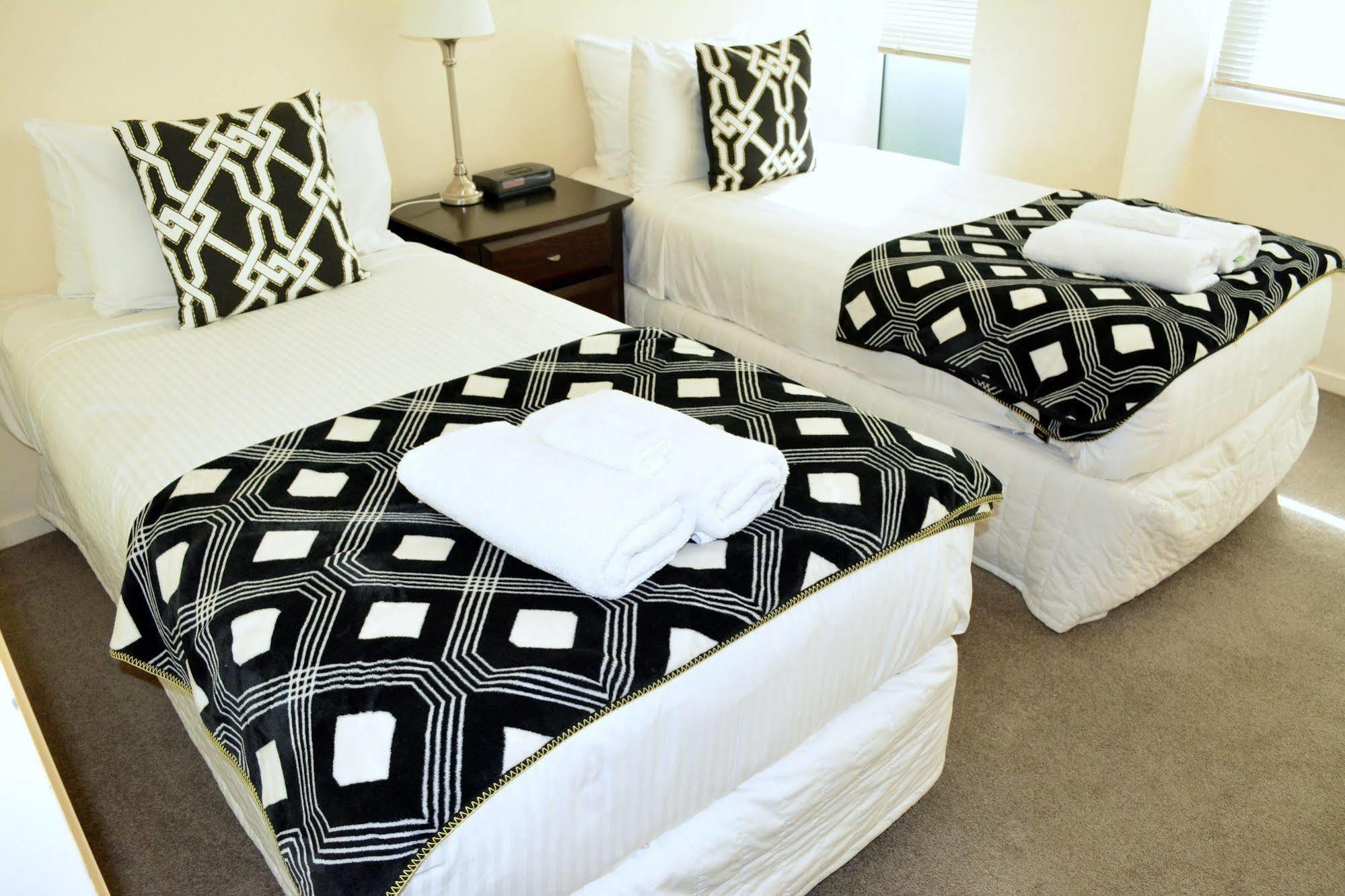 Gem Apartments - Southgate Apartment