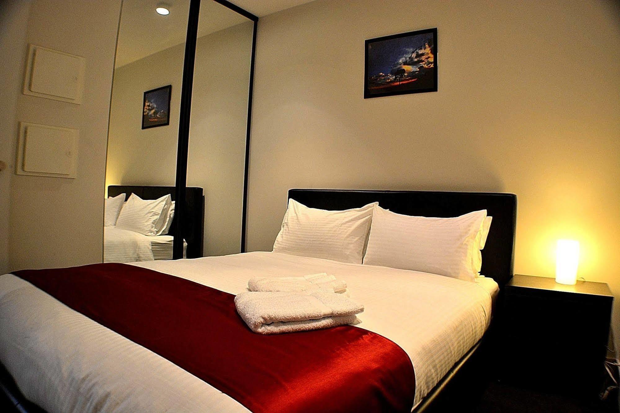 Royal Melbourne-cbd Aparthotel 4*