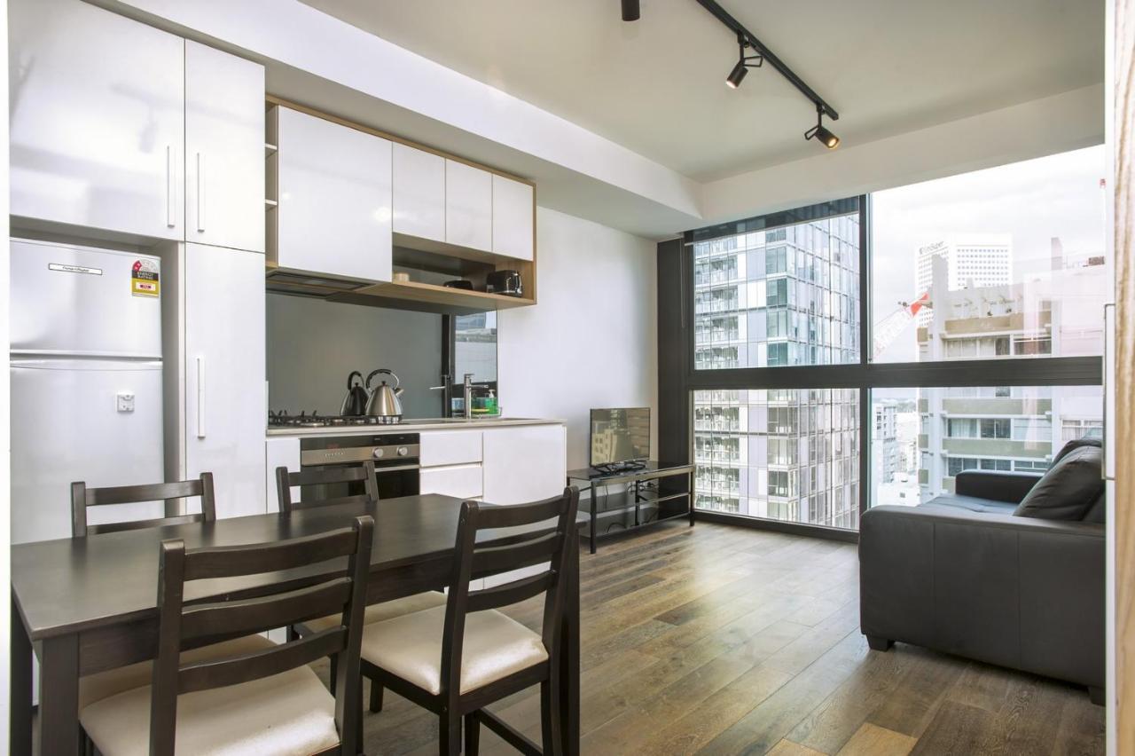 Mono On La Trobe Street Apartment
