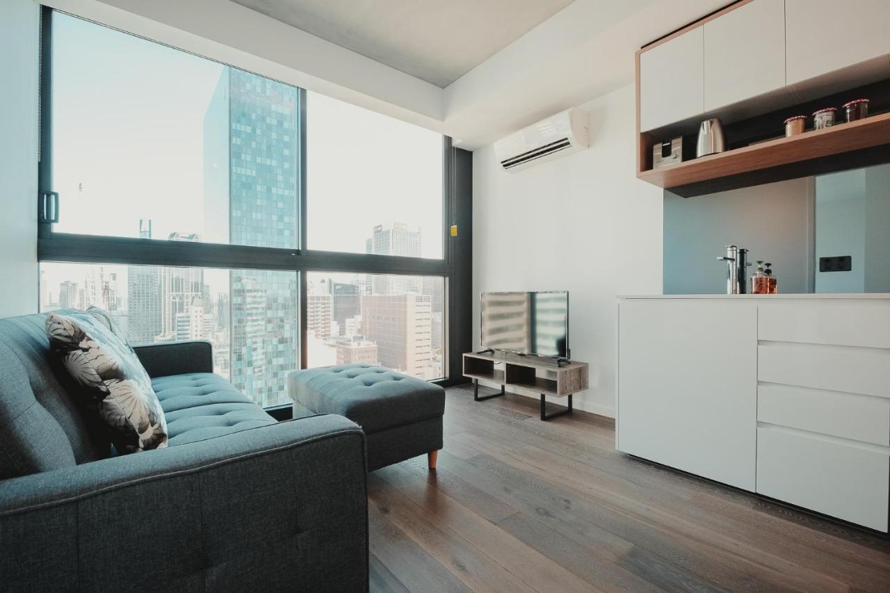 Mono On La Trobe Street Apartment
