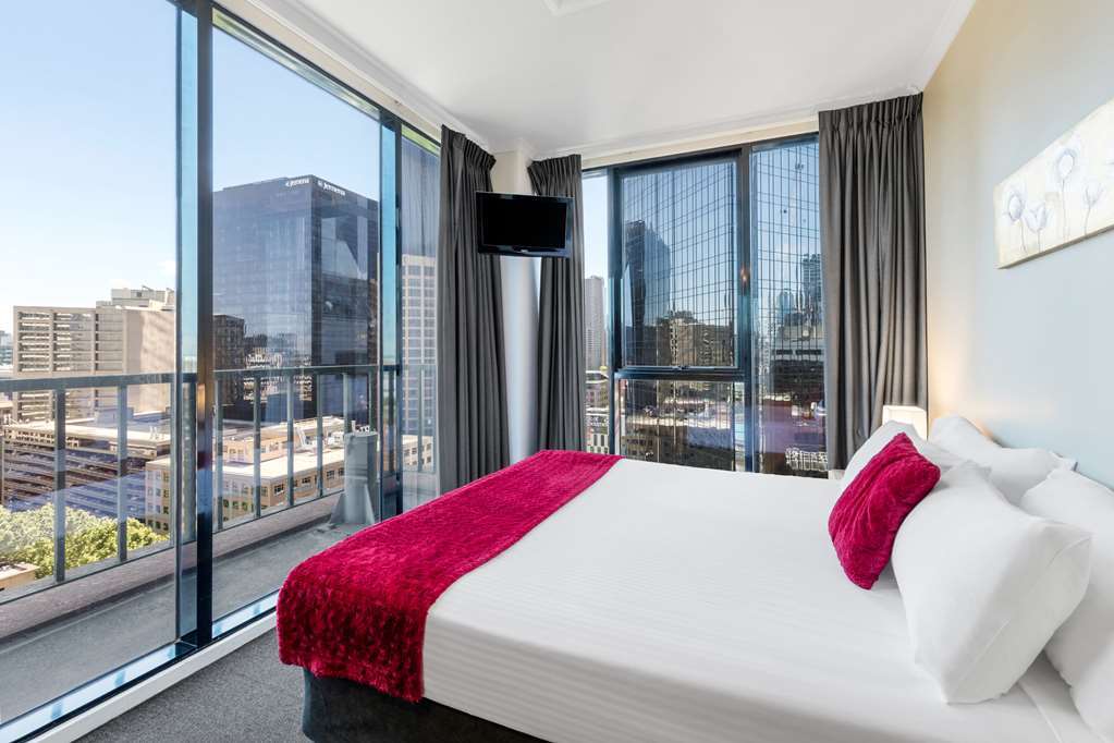 Riverside Aparthotel 4*