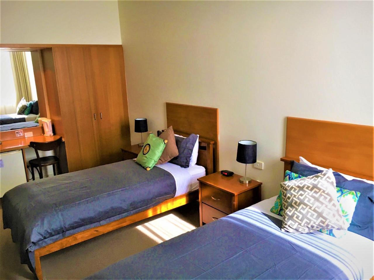 Hotel Plough 3*