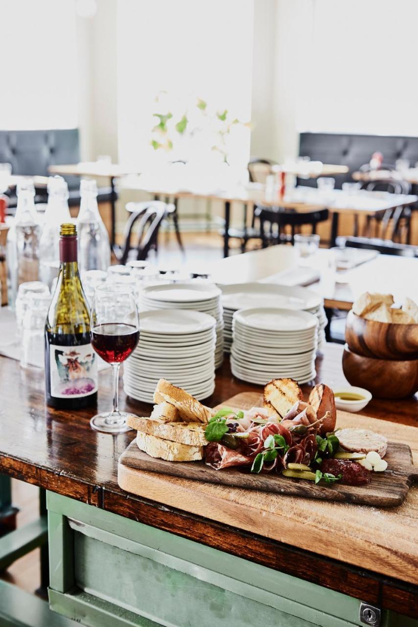 Hotel Plough 3*