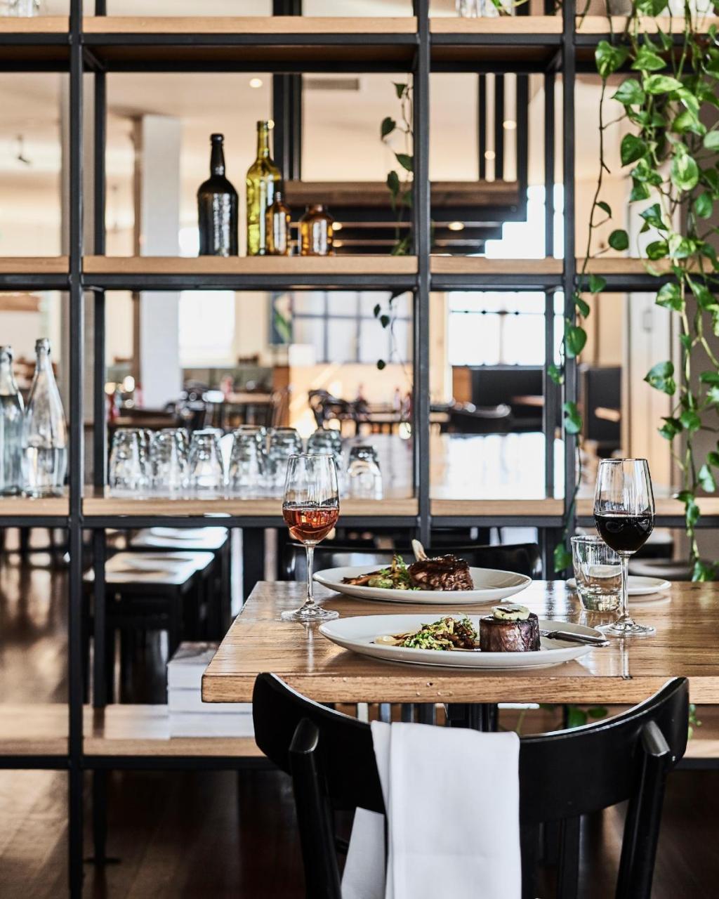Hotel Plough Melbourne