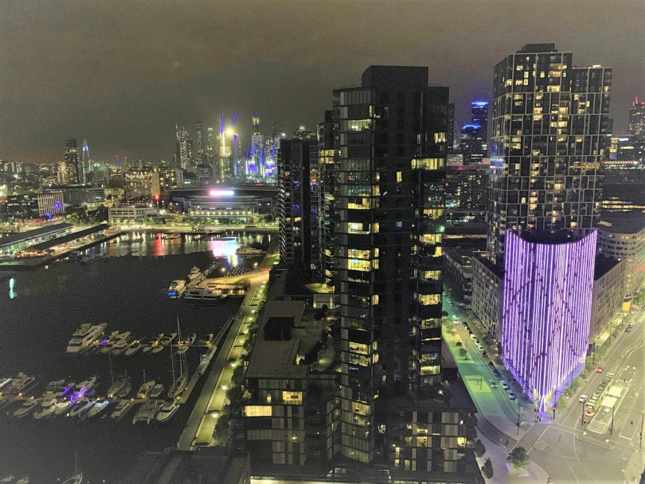 Private - Collins Wharf Waterfront, Docklands Apartment Melbourne