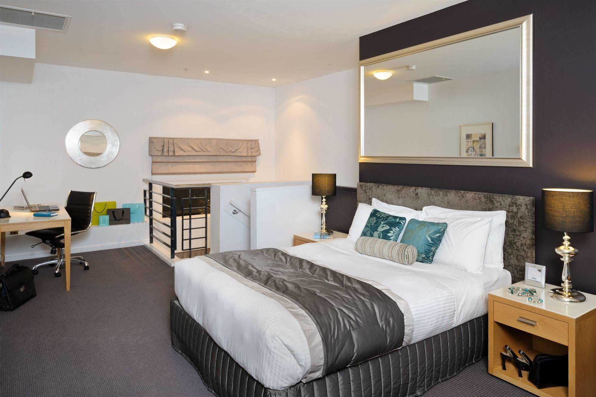 Treasury On Collins Hotel 4*