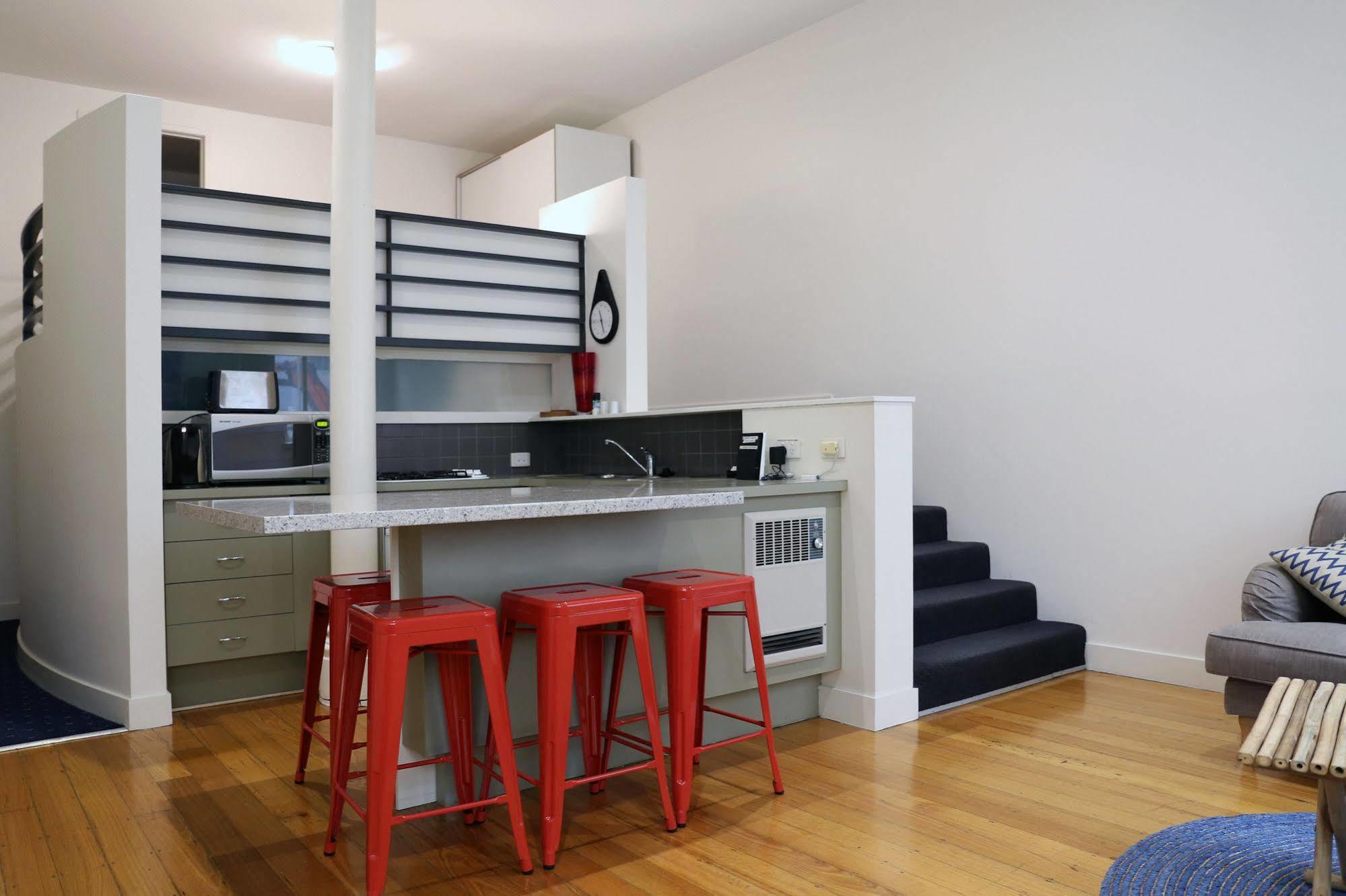 Aparthotel Flinders Lane 4*