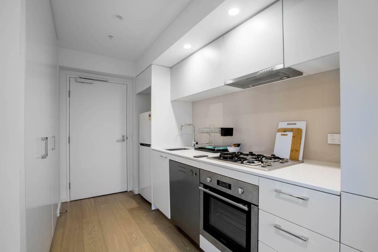Apartment Living@best Location With 2 Beds In *